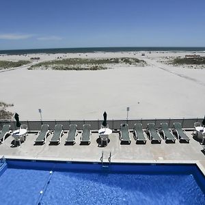Commander By The Sea Motel